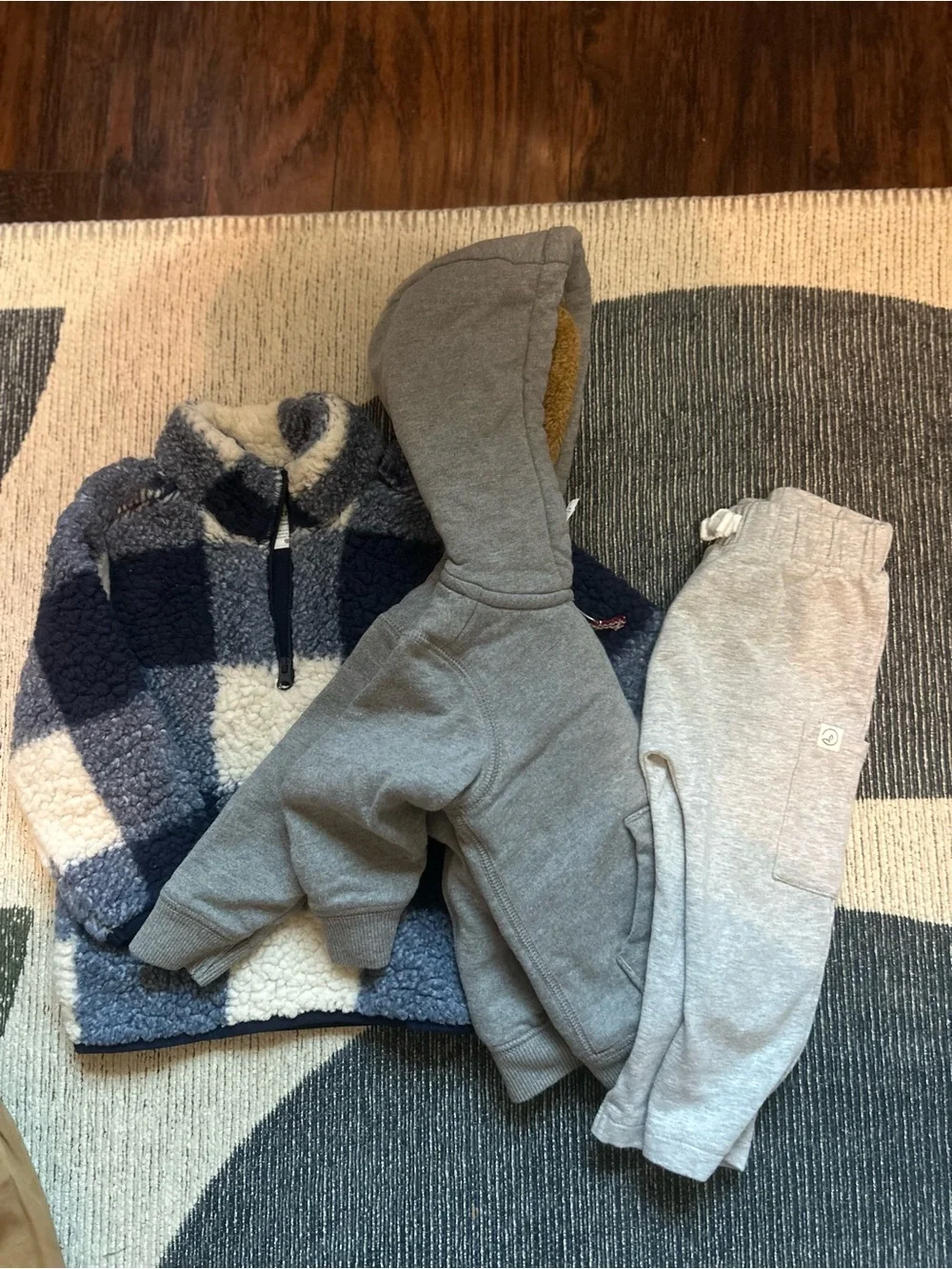 Toddler boy 5 piece bundle from Carter’s size 12 mo
